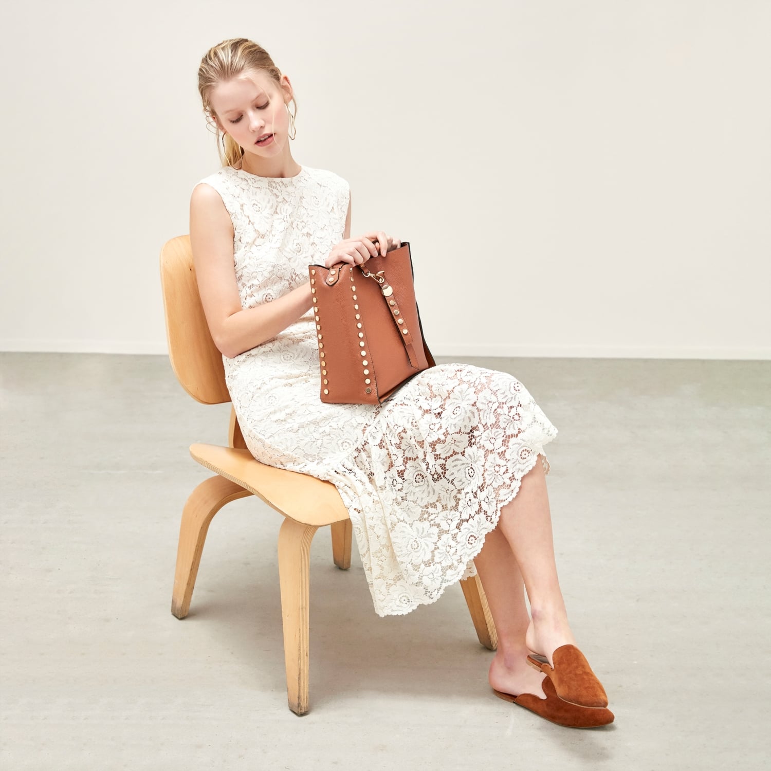 DANTELLİ MİDİ BOY ELBİSE