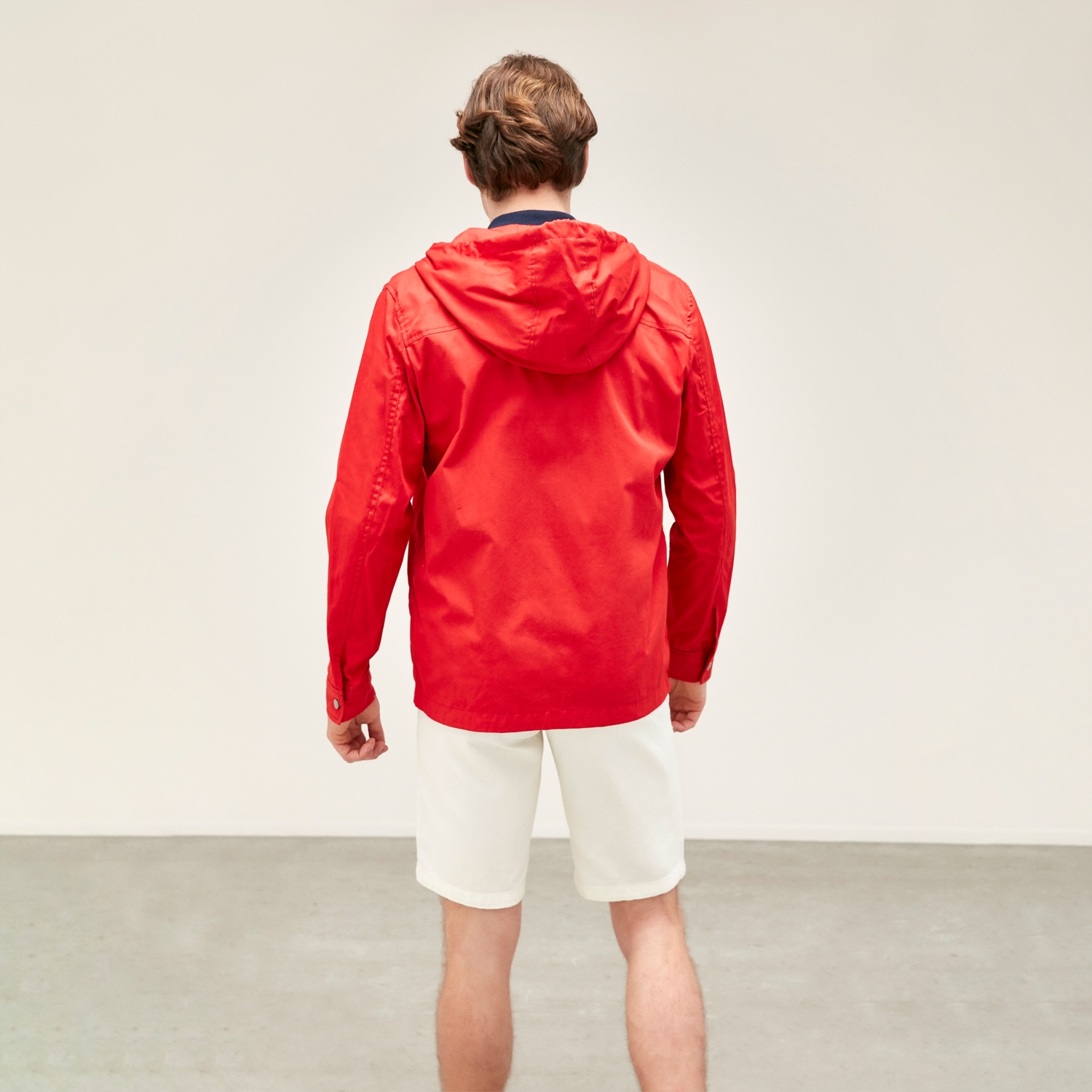 İP DETAYLI KAPÜŞONLU İNCE PAMUKLU YAĞMURLUK