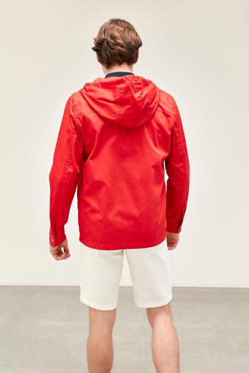  İP DETAYLI KAPÜŞONLU İNCE PAMUKLU YAĞMURLUK