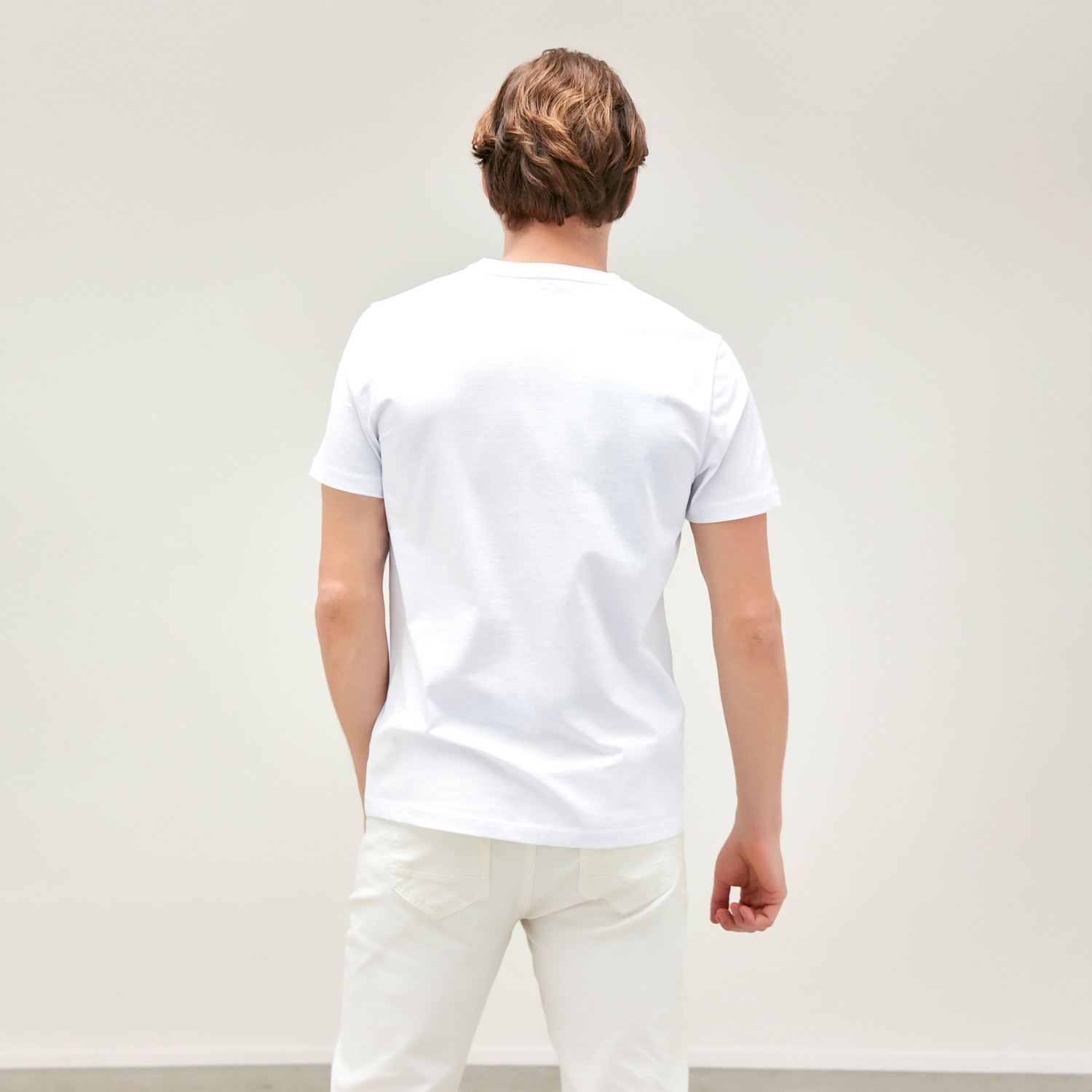 V YAKA PAMUKLU KISA KOLLU T-SHIRT