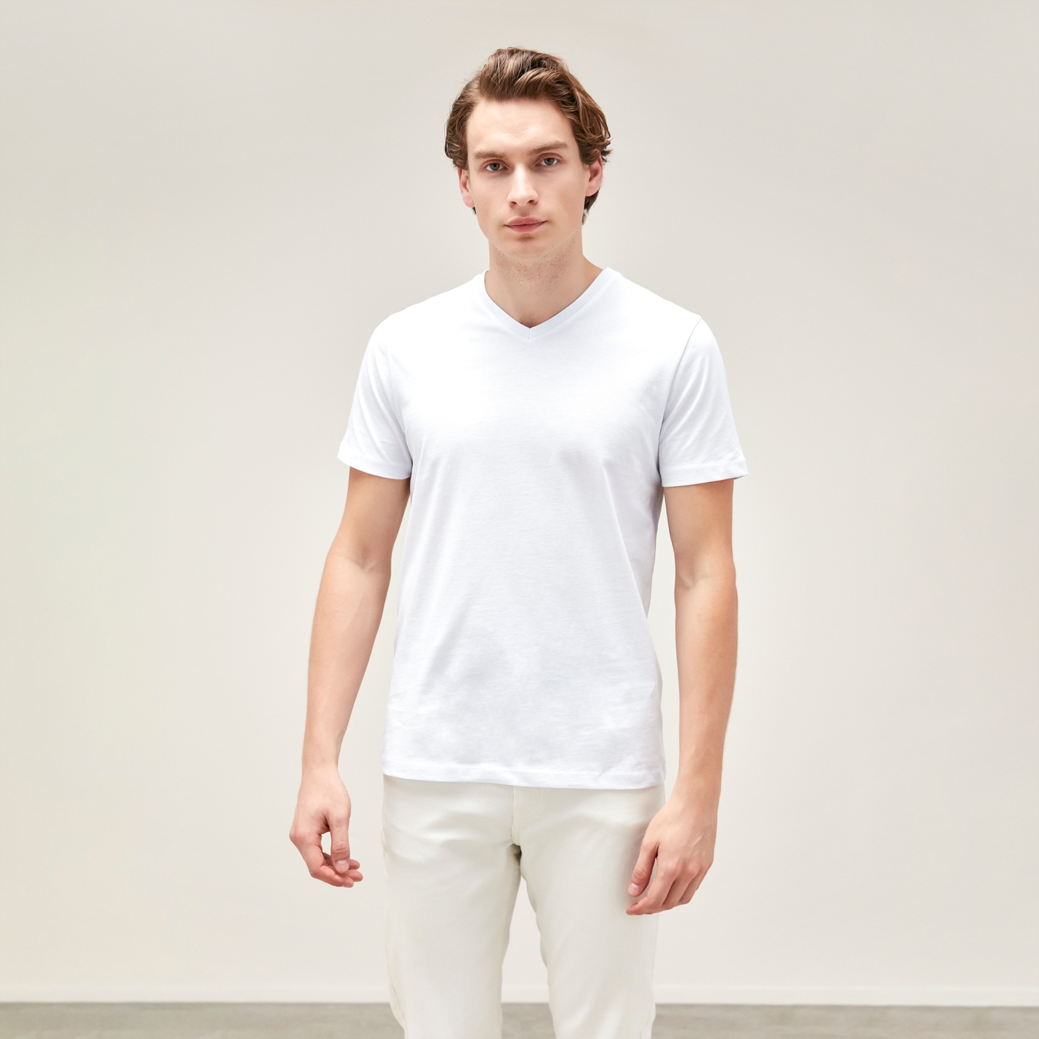 V YAKA PAMUKLU KISA KOLLU T-SHIRT