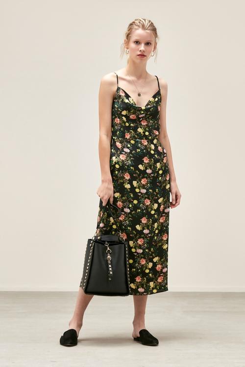  ÇİÇEKLİ MİDİ BOY ELBİSE