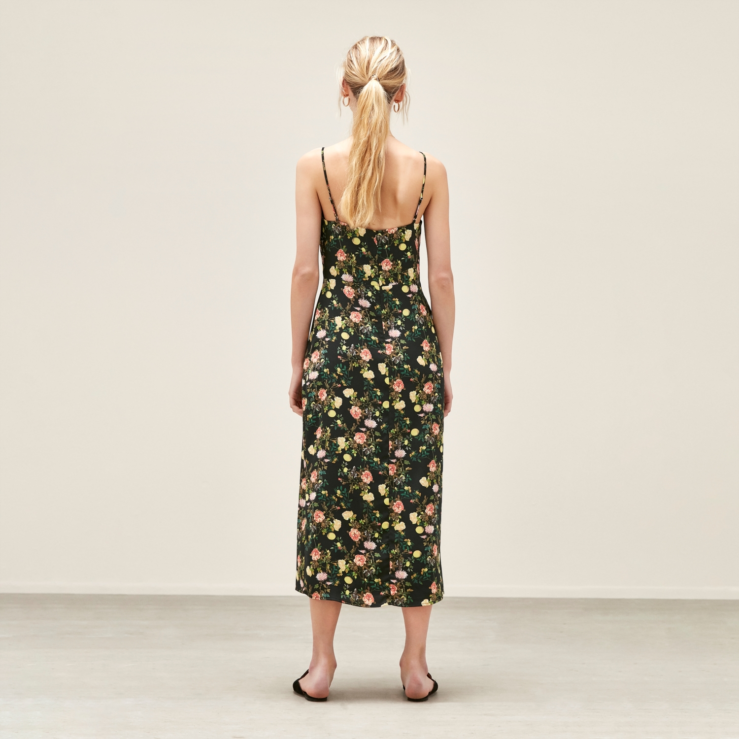 ÇİÇEKLİ MİDİ BOY ELBİSE