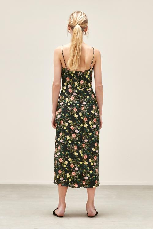  ÇİÇEKLİ MİDİ BOY ELBİSE