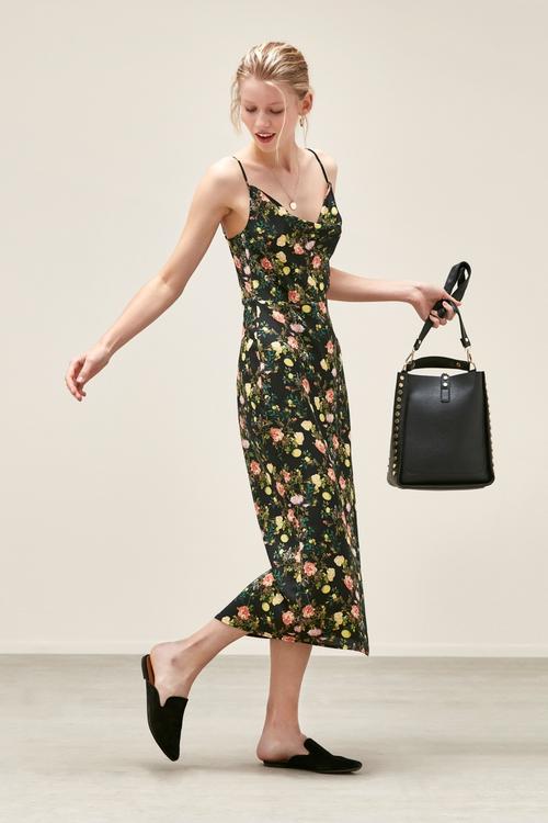  ÇİÇEKLİ MİDİ BOY ELBİSE