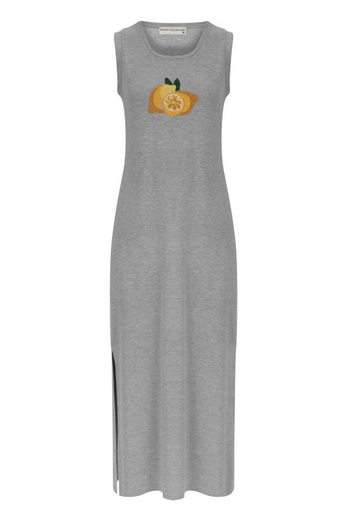  NAKIŞ DETAYLI YIRTMAÇLI MİDİ BOY ELBİSE