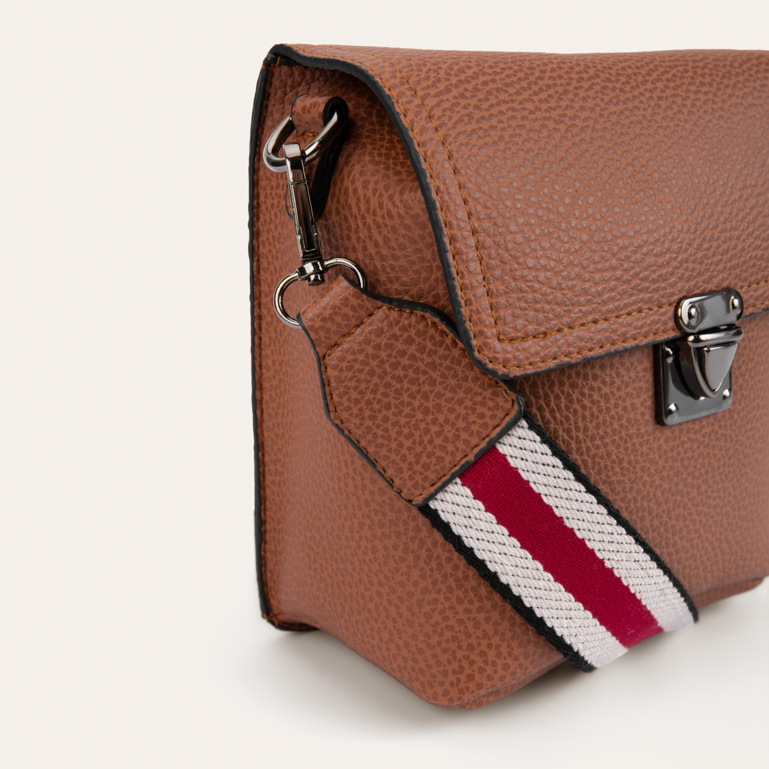 ÇİZGİLİ ASKI DETAYLI ÇAPRAZ ASKILI OMUZ ÇANTASI