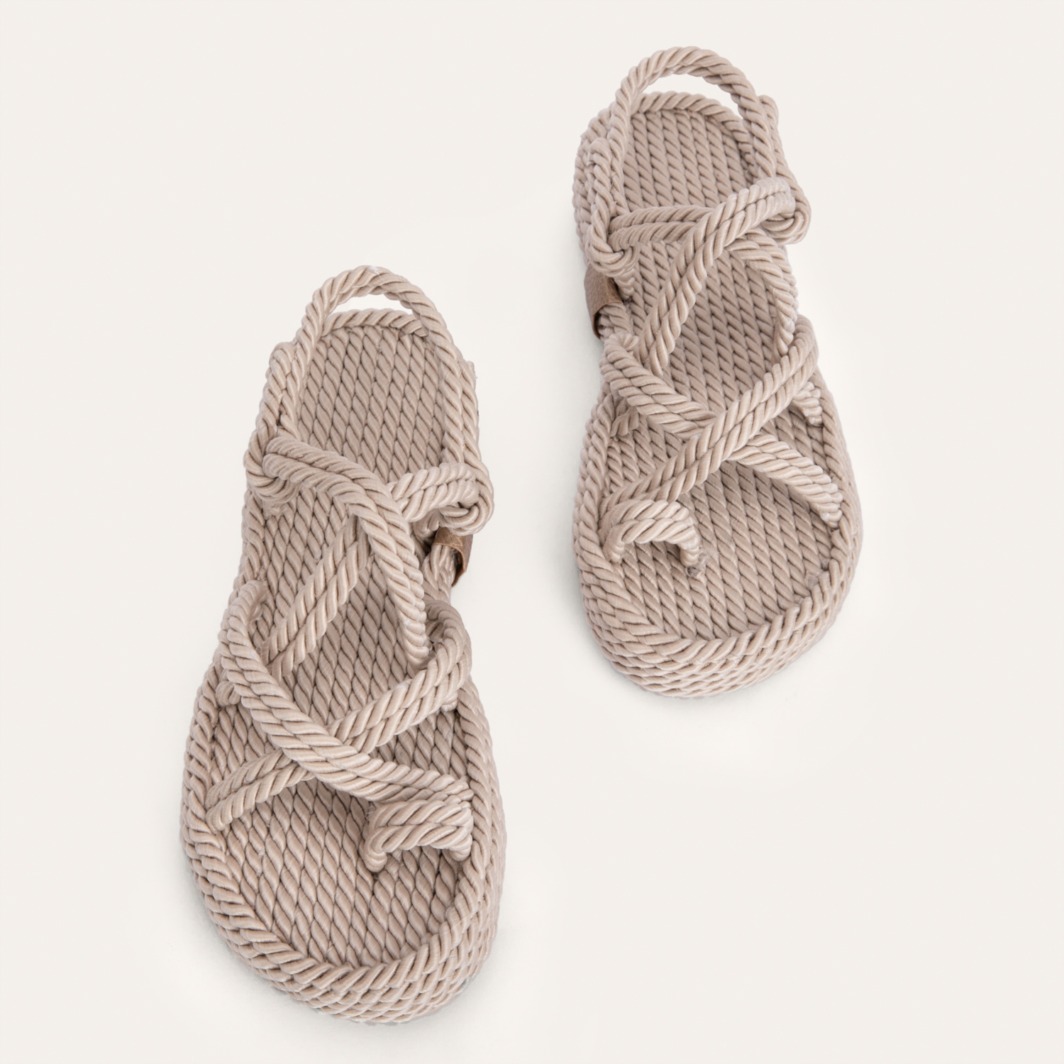 KALIN TABANLI HASIR GÖRÜNÜMLÜ SANDALET