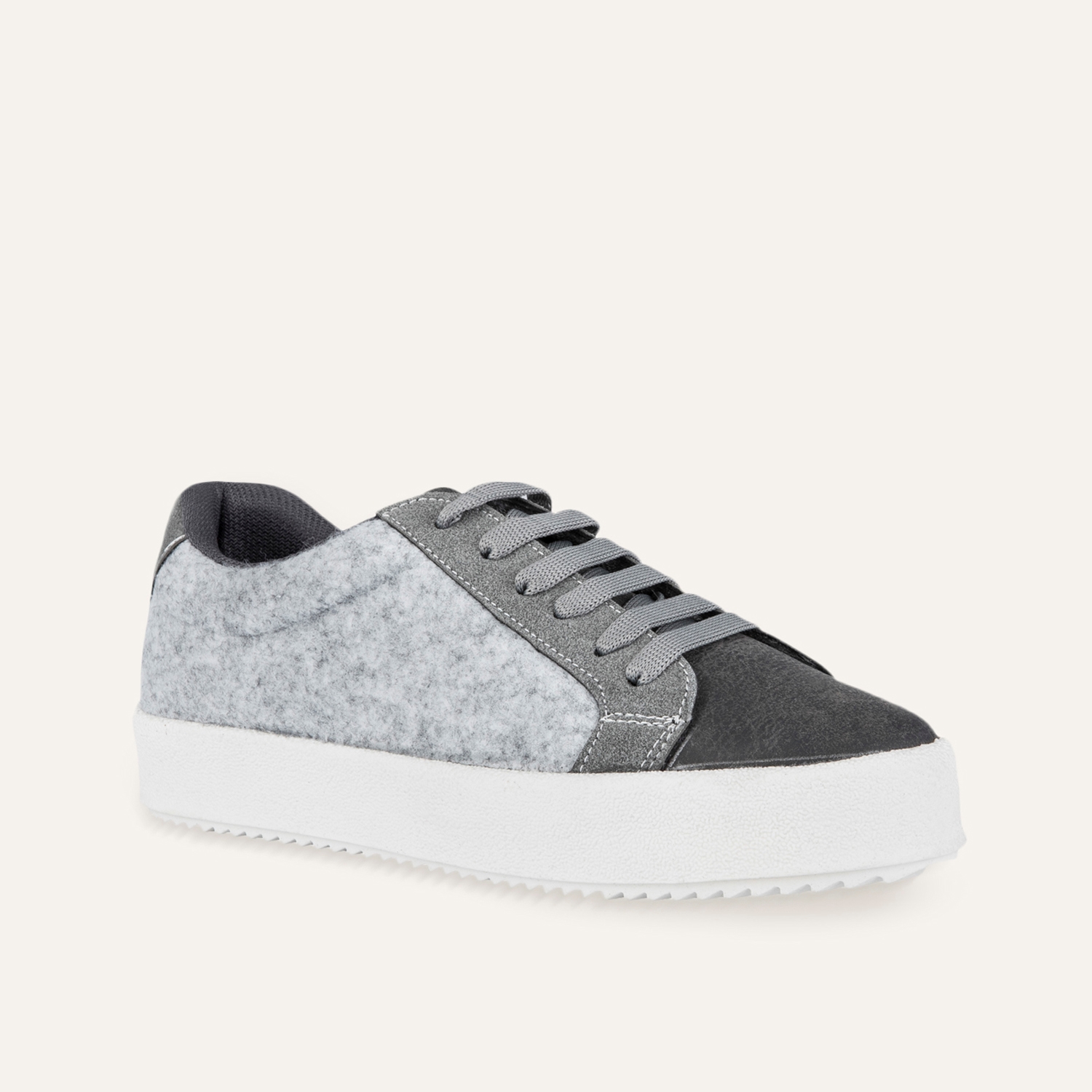 KEÇE DETAYLI SPOR AYAKKABI