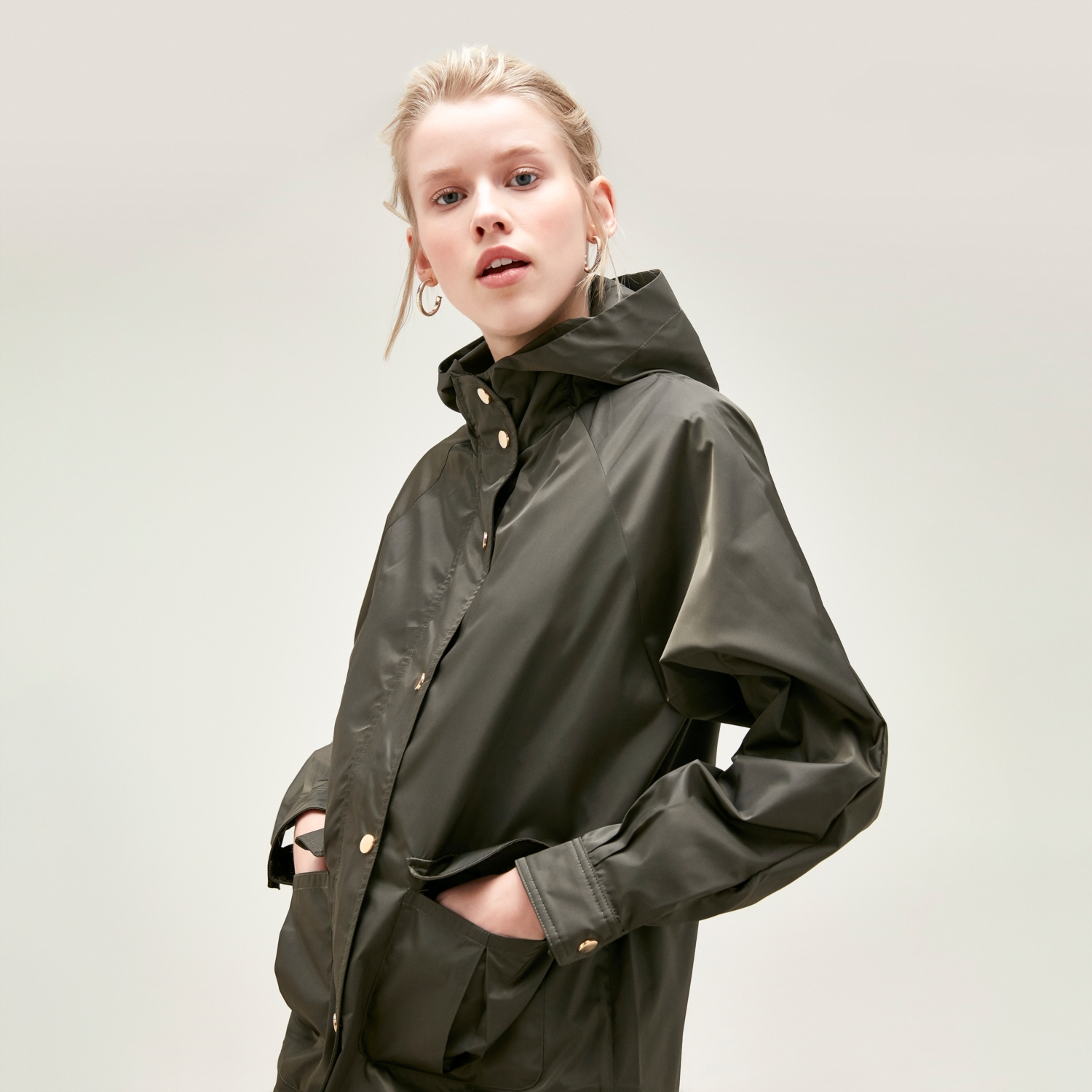 KAPÜŞONLU İNCE PARKA