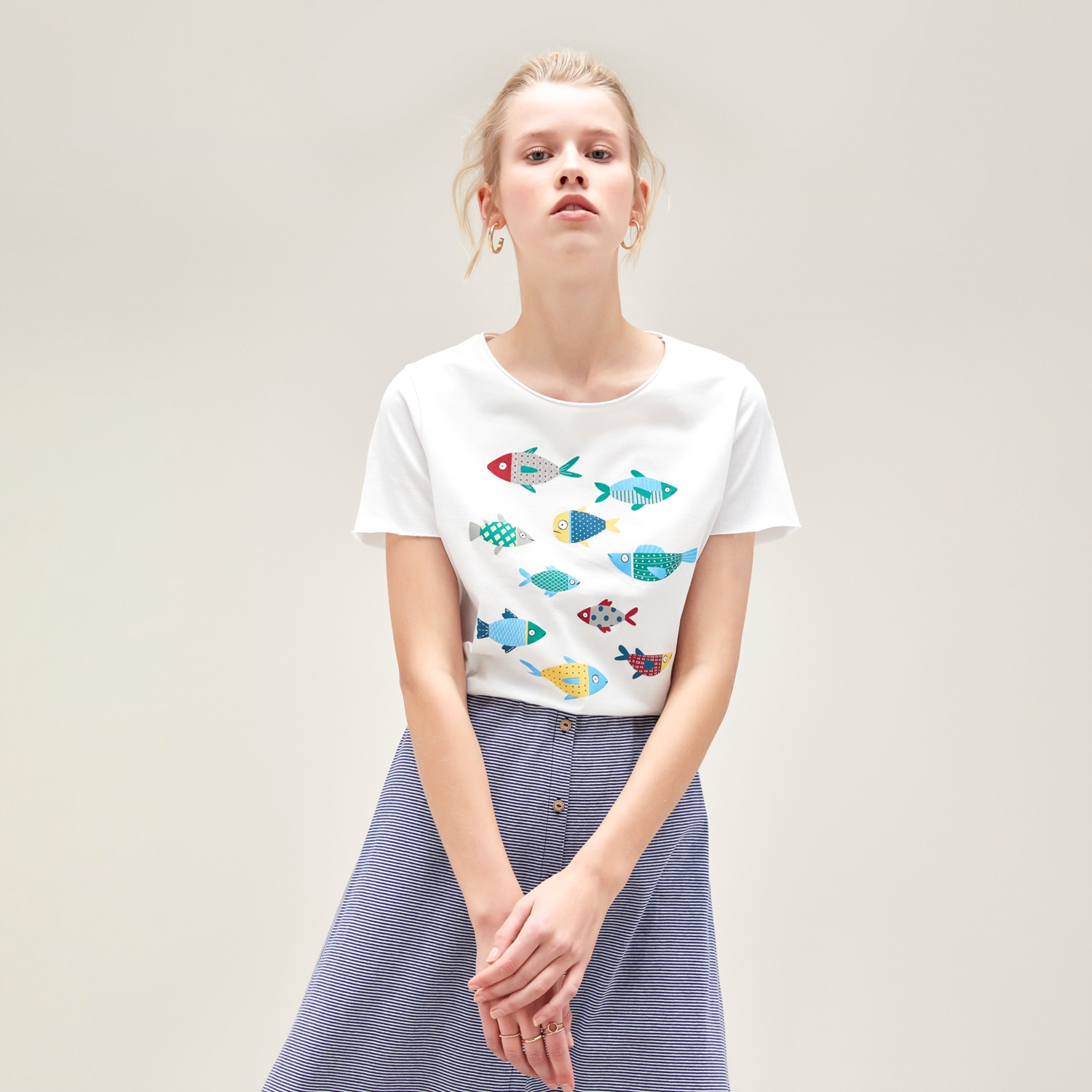 BALIK DESENLİ PAMUKLU T-SHIRT