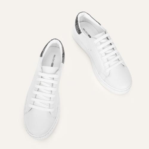  DETAYLI SPOR AYAKKABI