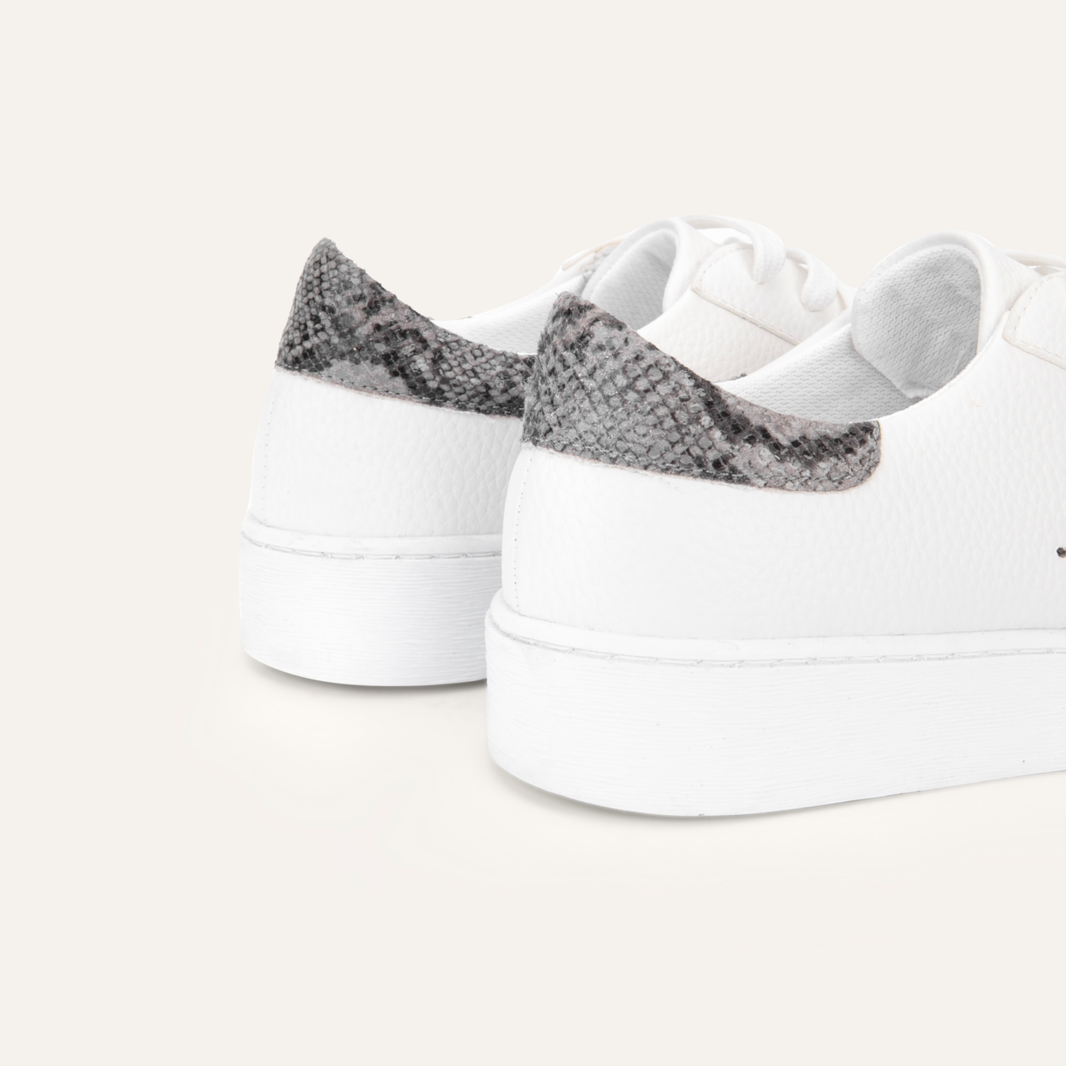 DETAYLI SPOR AYAKKABI