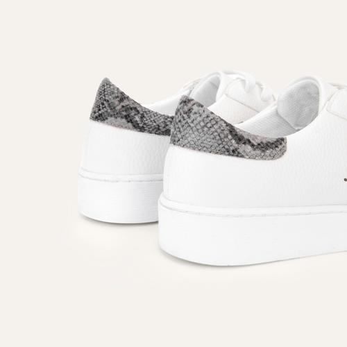  DETAYLI SPOR AYAKKABI