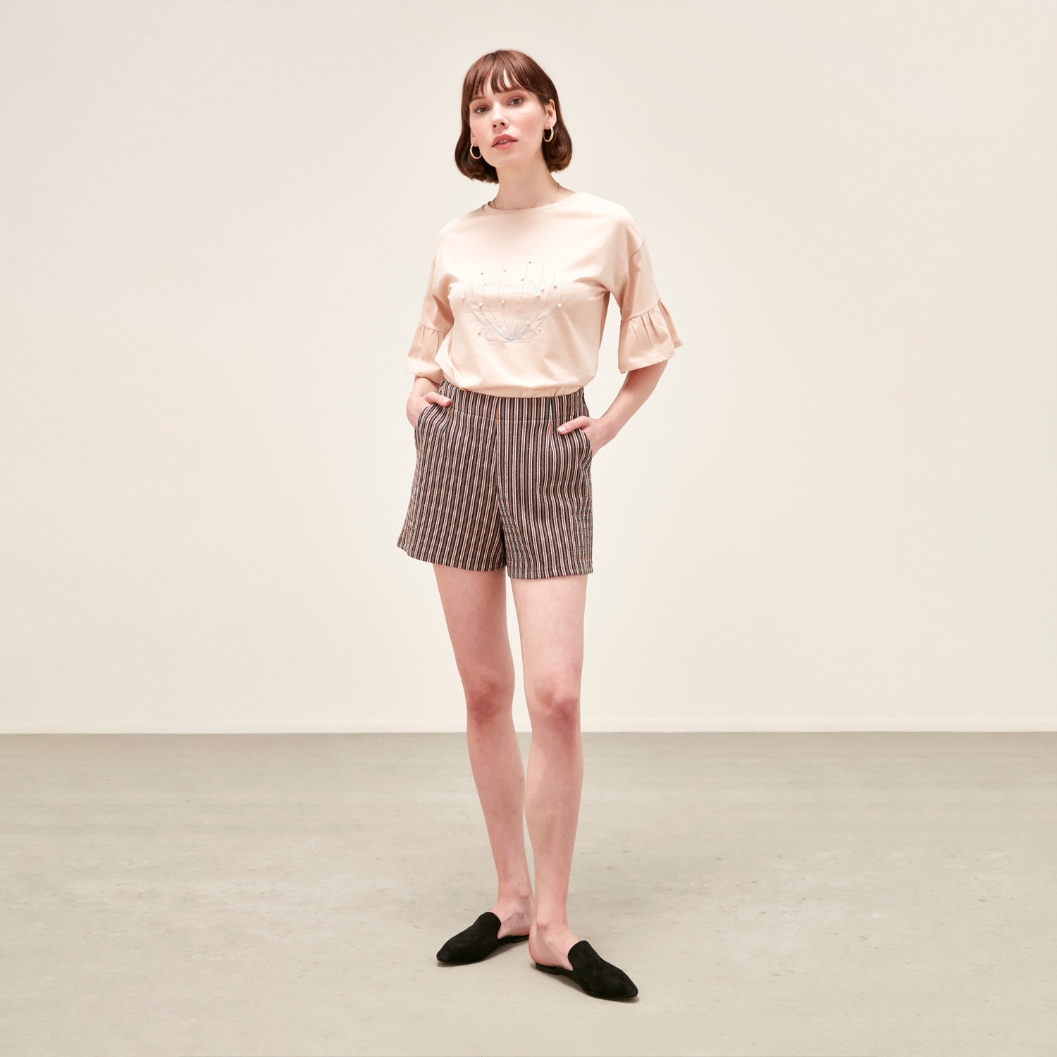 İNCİ DETAYLI PAMUKLU KISA KOL T-SHIRT