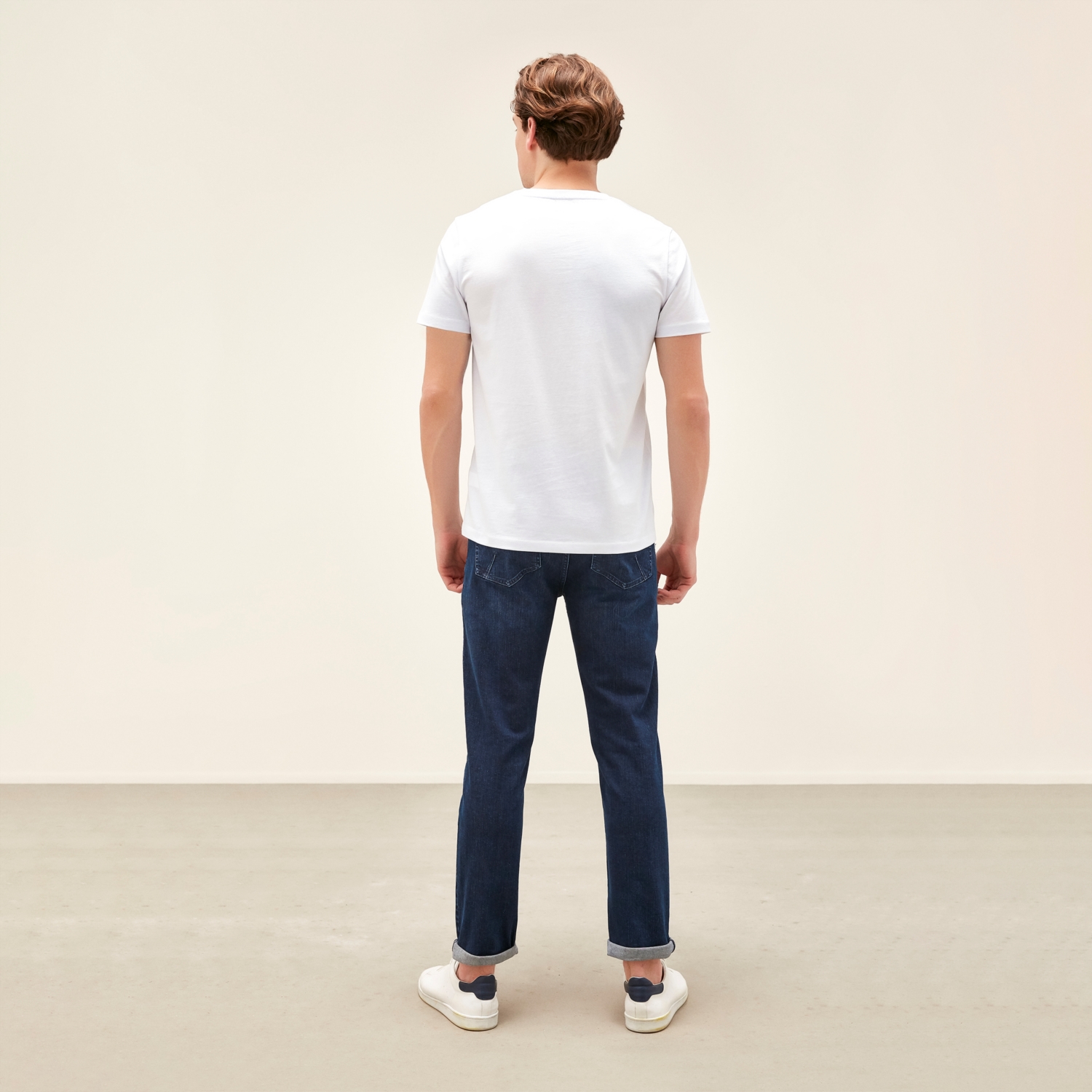 V YAKA PAMUKLU KISA KOLLU T-SHIRT