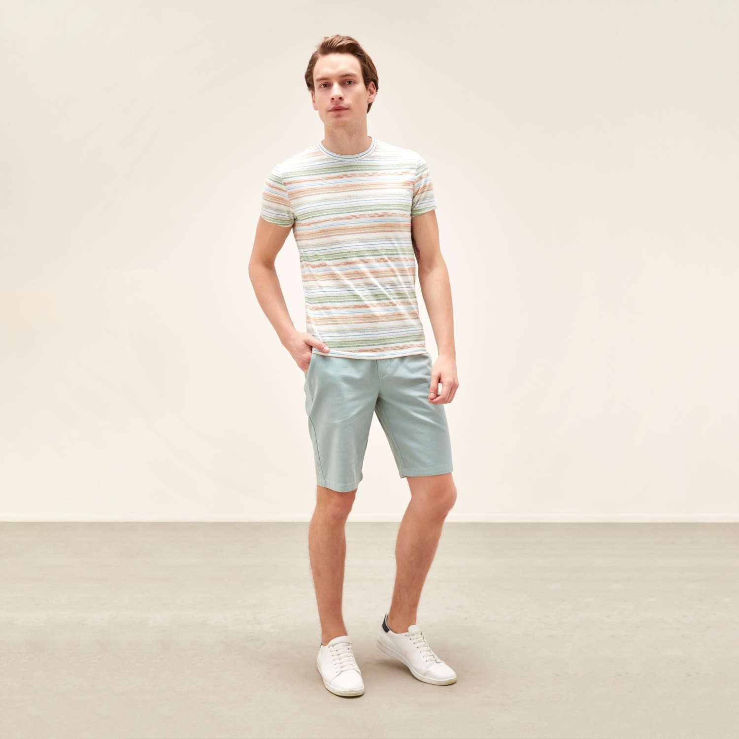 RENKLİ ÇİZGİLİ BİSİKLET YAKA KISA KOL T-SHIRT