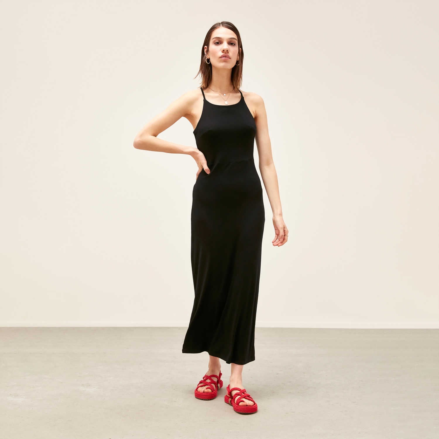 ASKI DETAYLI MAXİ BOY ELBİSE