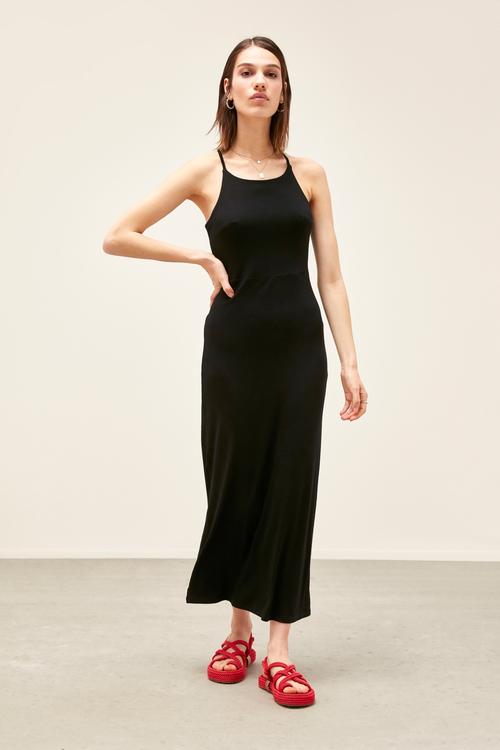  ASKI DETAYLI MAXİ BOY ELBİSE