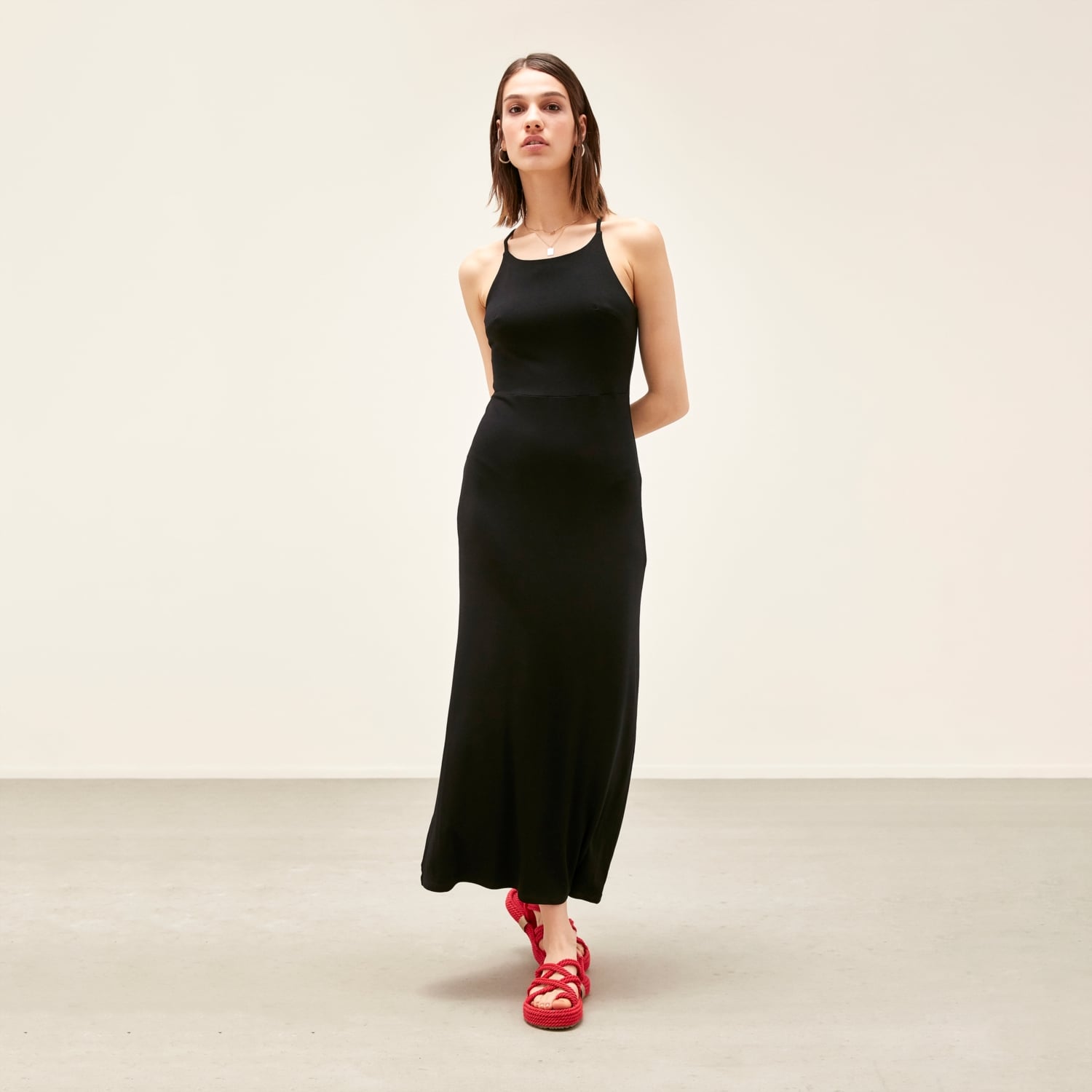 ASKI DETAYLI MAXİ BOY ELBİSE