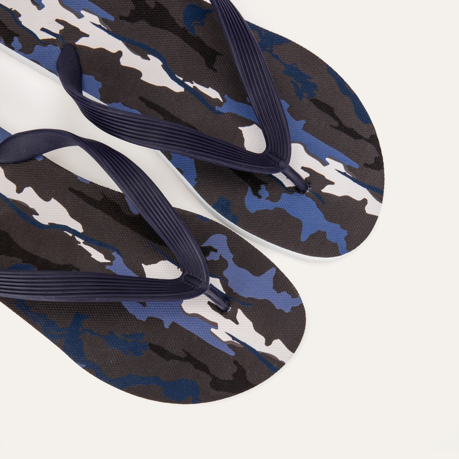 DESENLİ PARMAK ARASI TERLİK