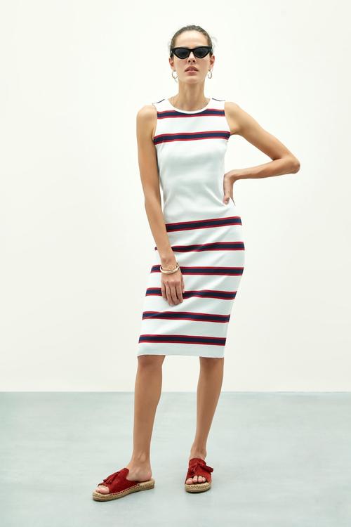  ÇİZGİ DETAYLI MİDİ BOY DAR ELBİSE