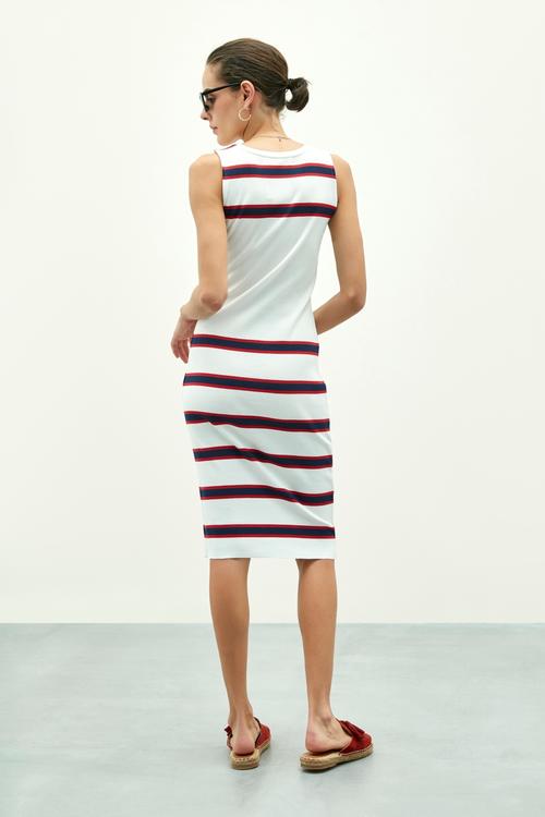  ÇİZGİ DETAYLI MİDİ BOY DAR ELBİSE