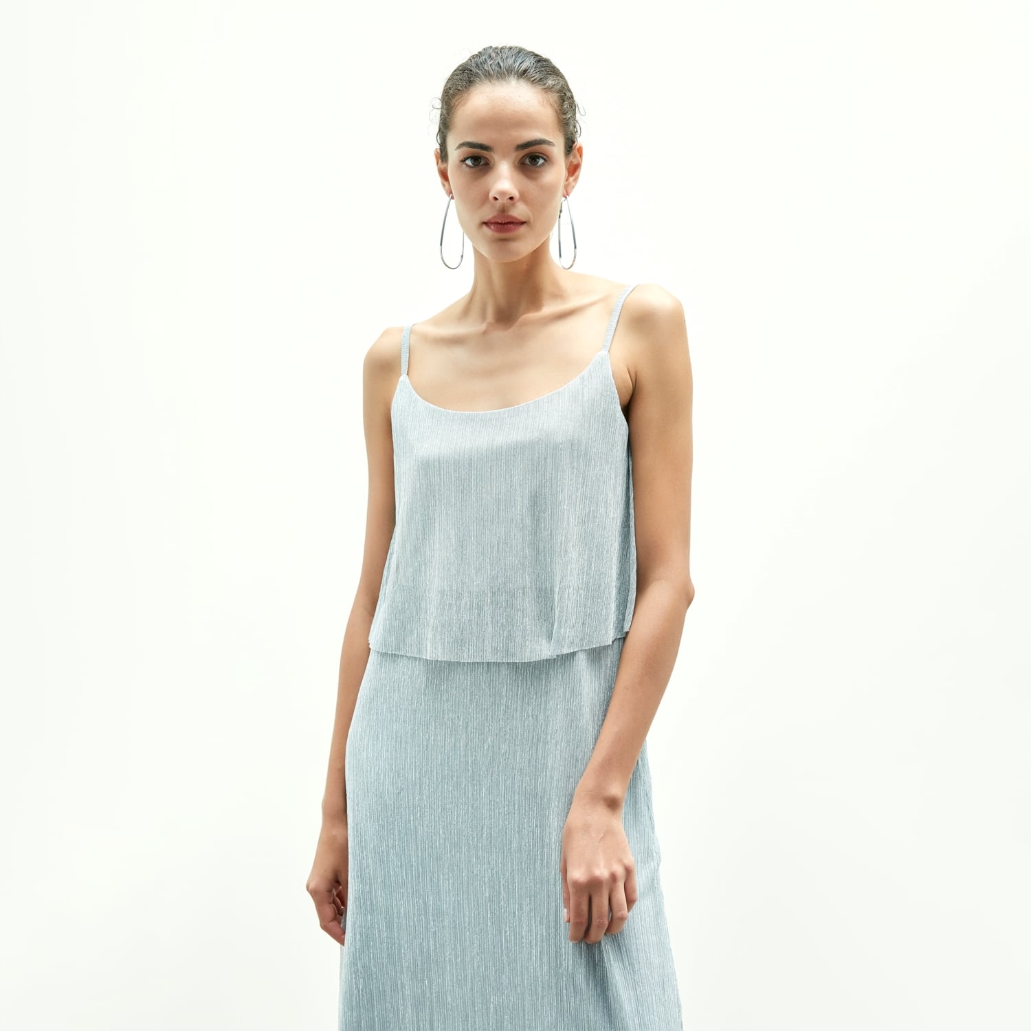 ASKILI PARLAK GÖRÜNÜMLÜ MAXİ BOY GECE ELBİSESİ