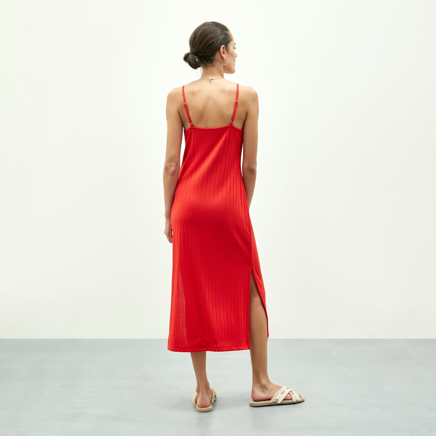 ASKILI MAXİ BOY ELBİSE