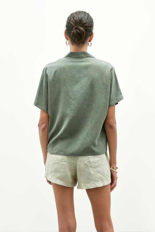  ÖNÜ FİYONKLU KISA KOLLU REGULAR GÖMLEK