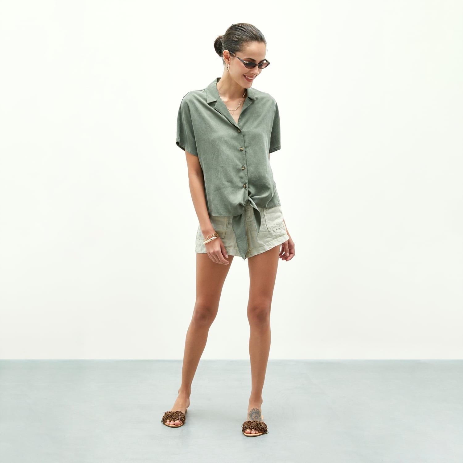 ÖNÜ FİYONKLU KISA KOLLU REGULAR GÖMLEK