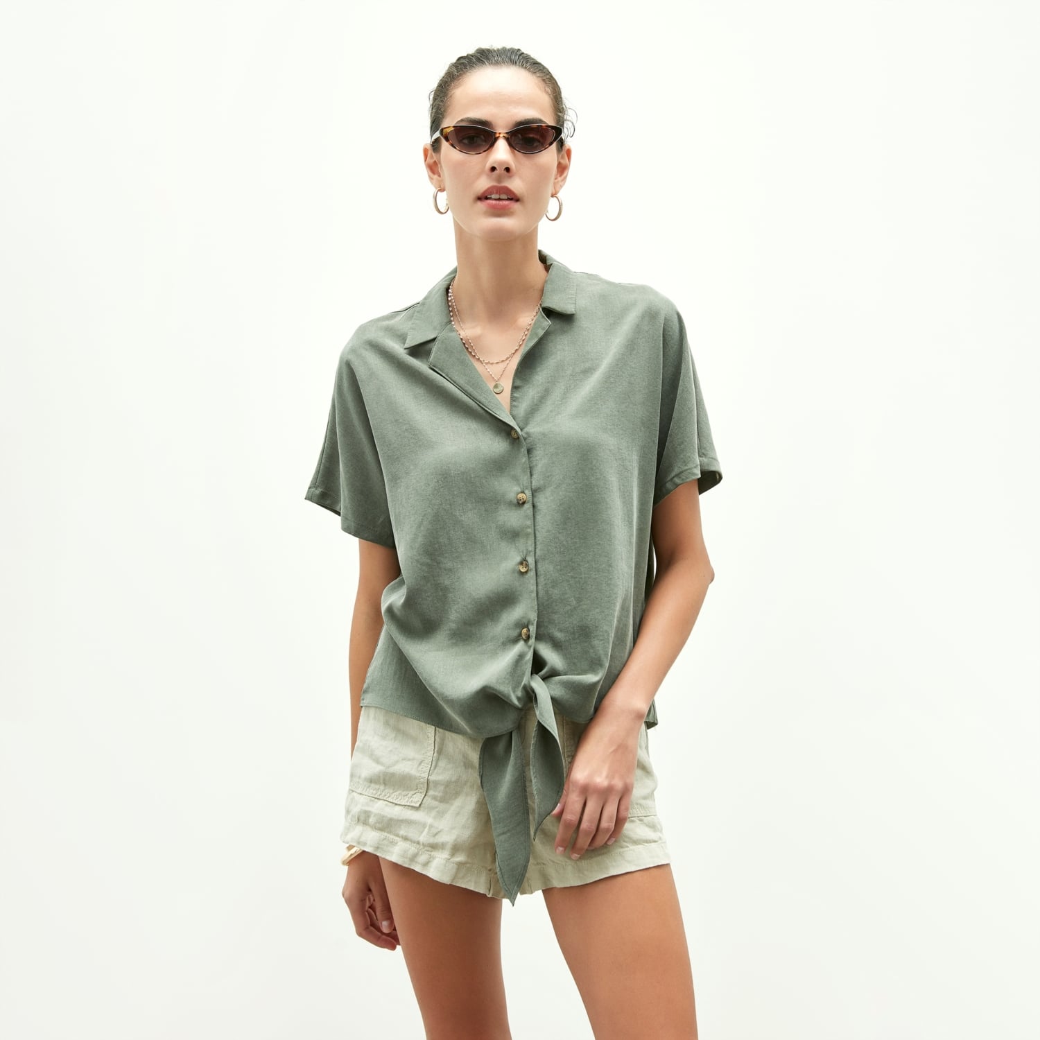 ÖNÜ FİYONKLU KISA KOLLU REGULAR GÖMLEK