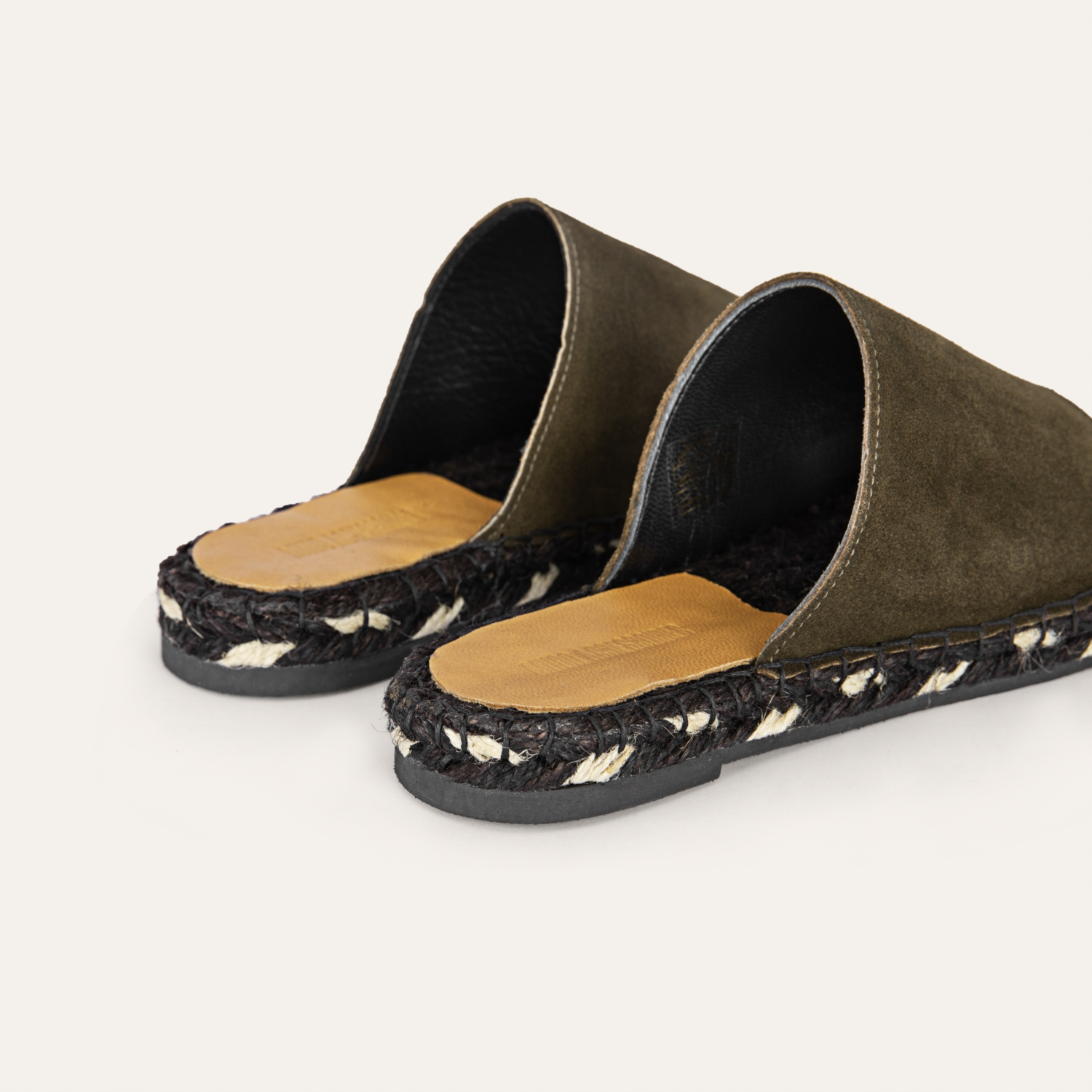 HASIR TABANLI SÜET TERLİK