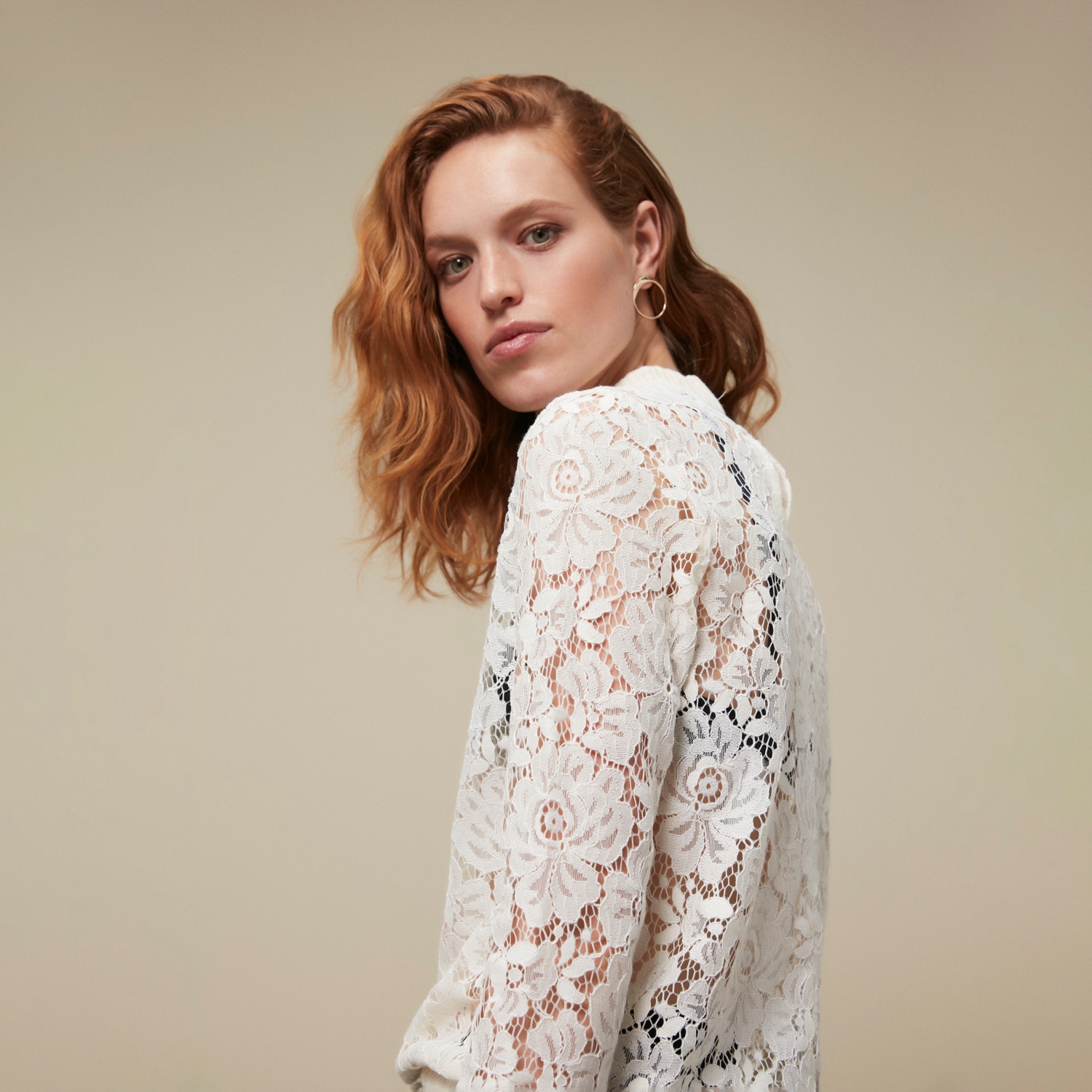 DANTELLİ UZUN KOL BLUZ