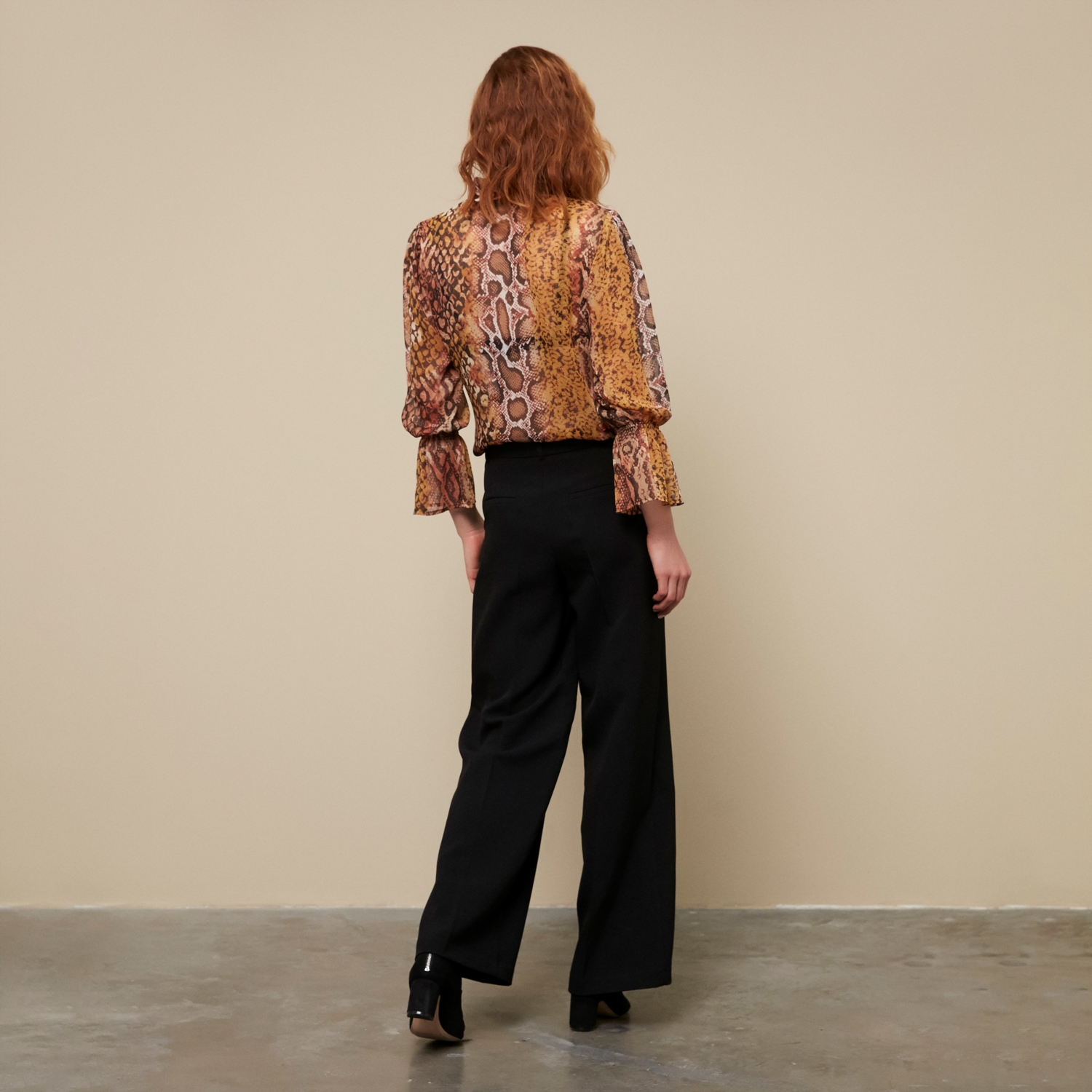 DESENLİ BAĞLAMA DETAYLI BLUZ