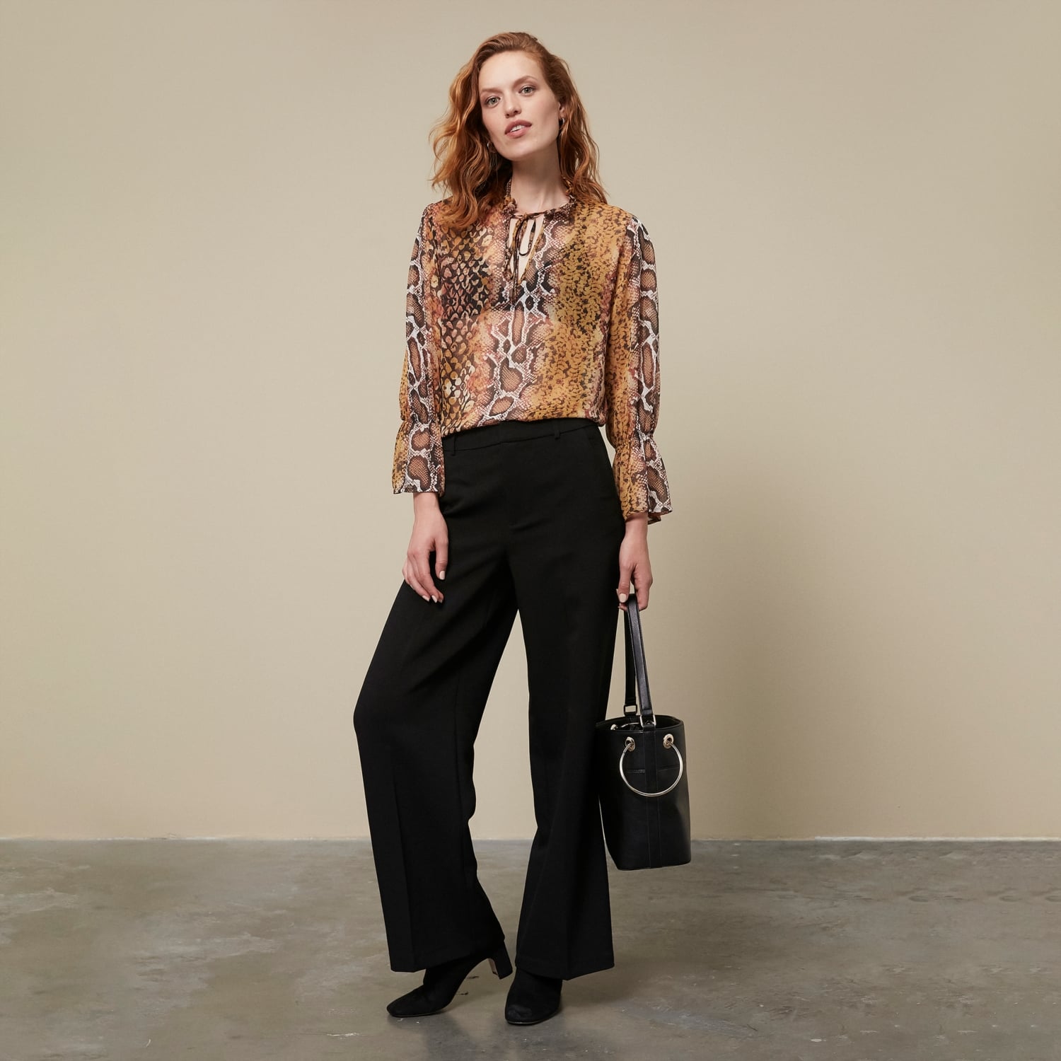 DESENLİ BAĞLAMA DETAYLI BLUZ