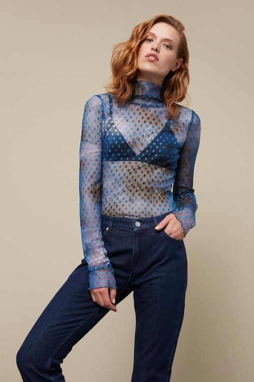  DİK YAKA BASKILI TRANSPARAN BLUZ