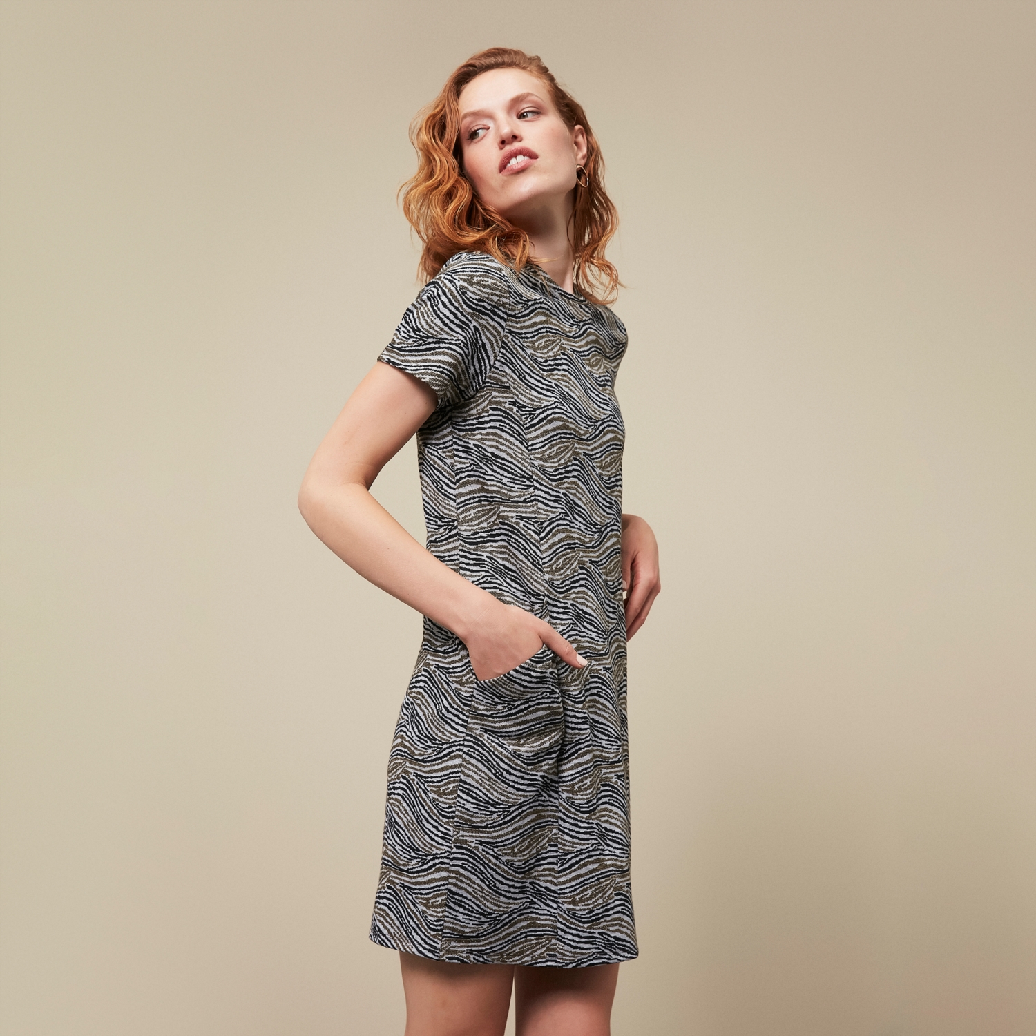 DESENLİ MİNİ DAR ELBİSE