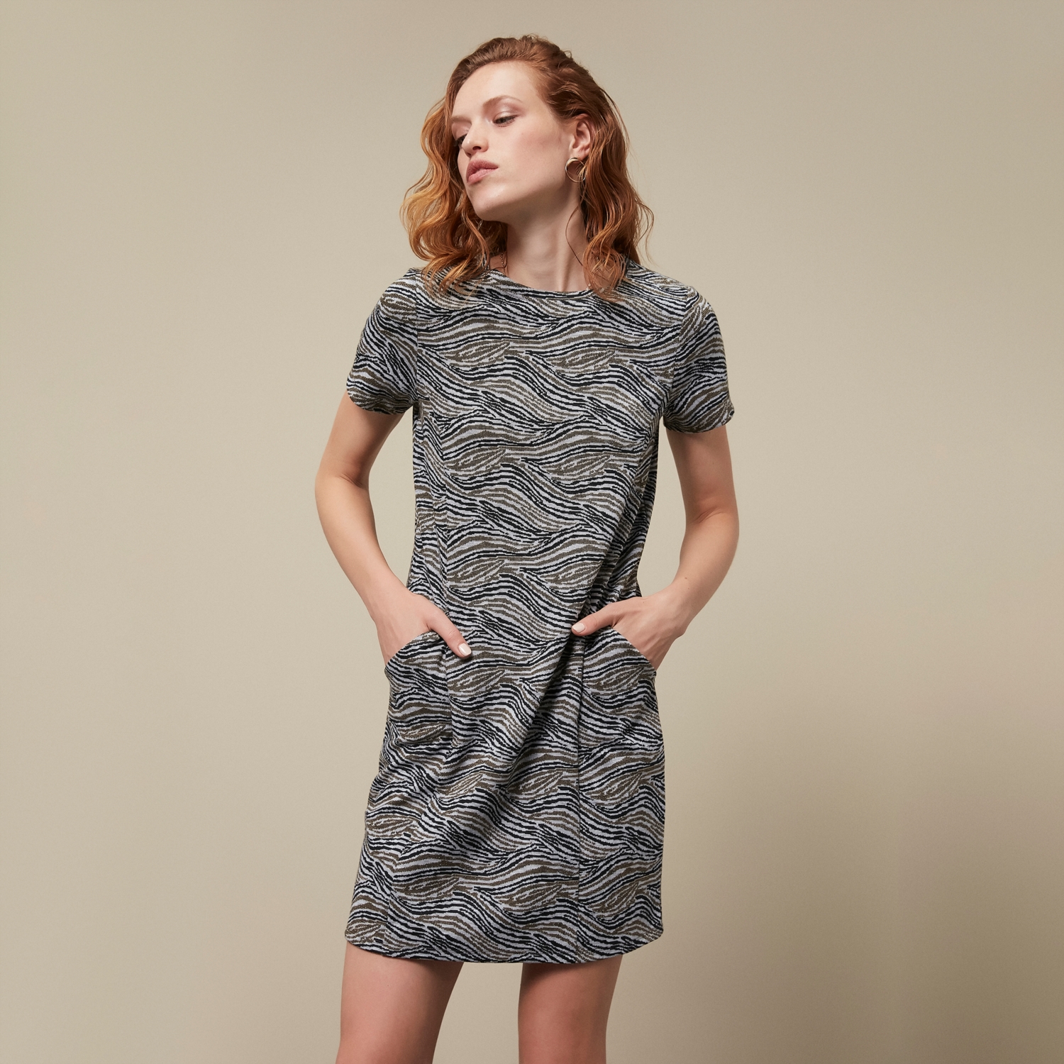 DESENLİ MİNİ DAR ELBİSE