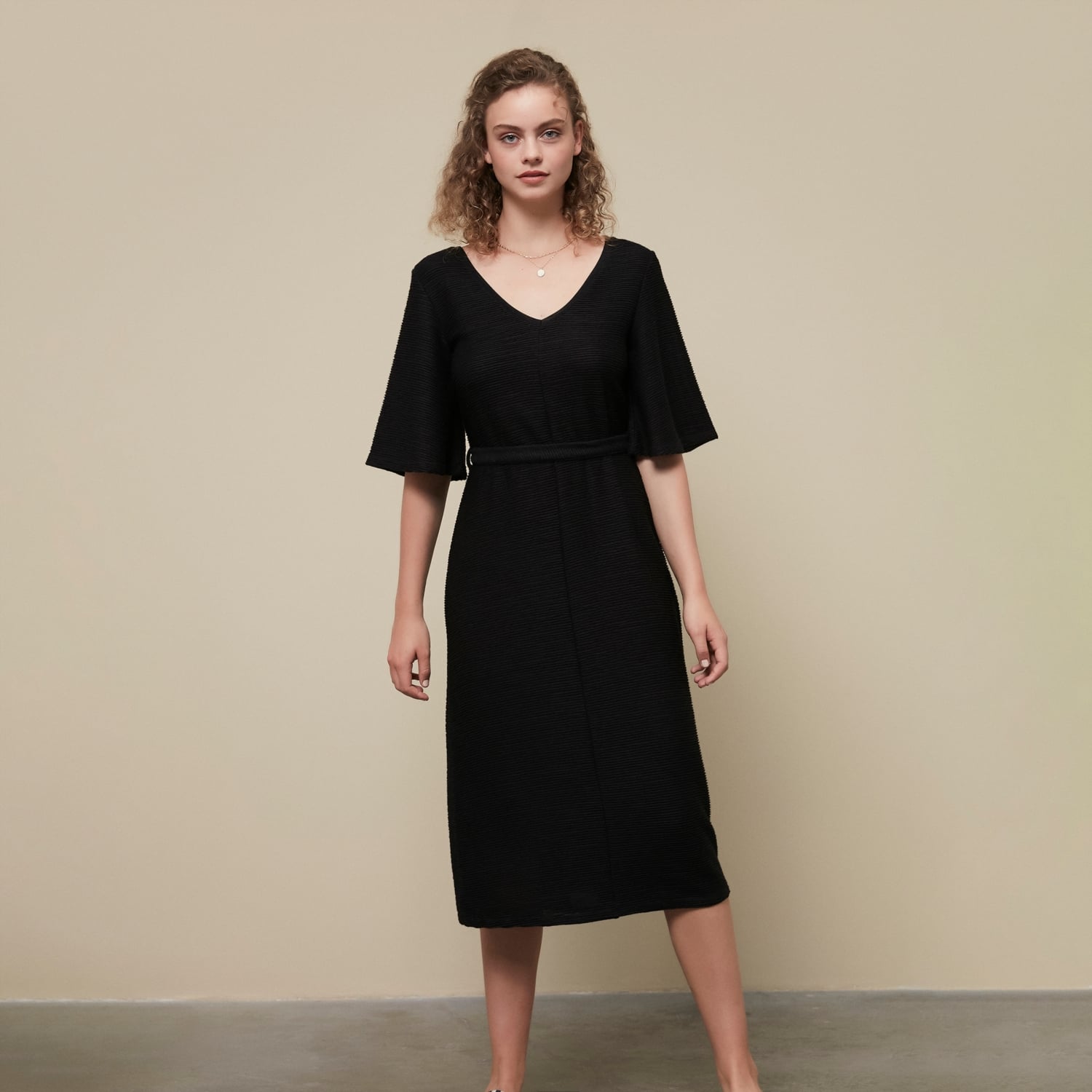 V YAKA MİDİ ELBİSE