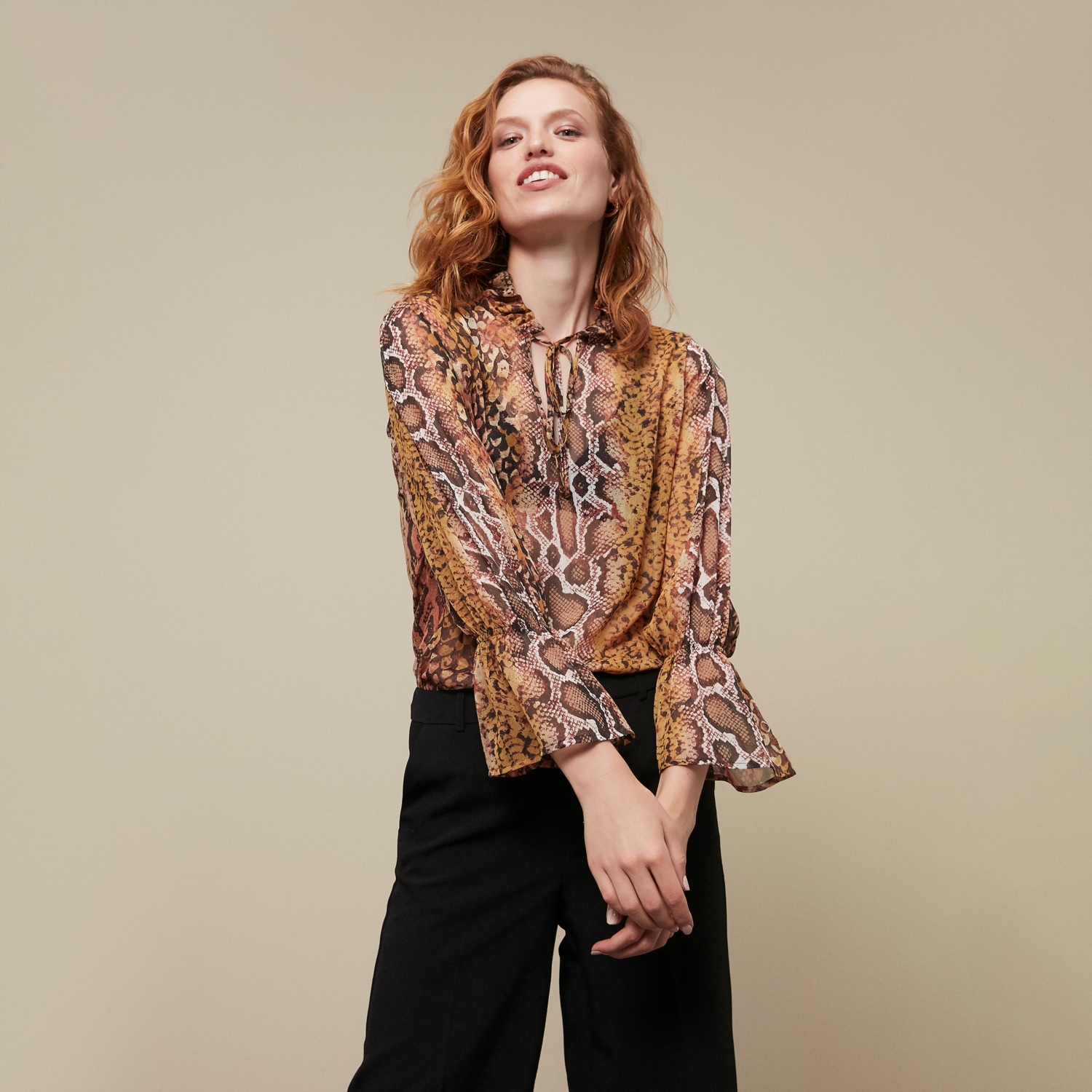 DESENLİ BAĞLAMA DETAYLI BLUZ