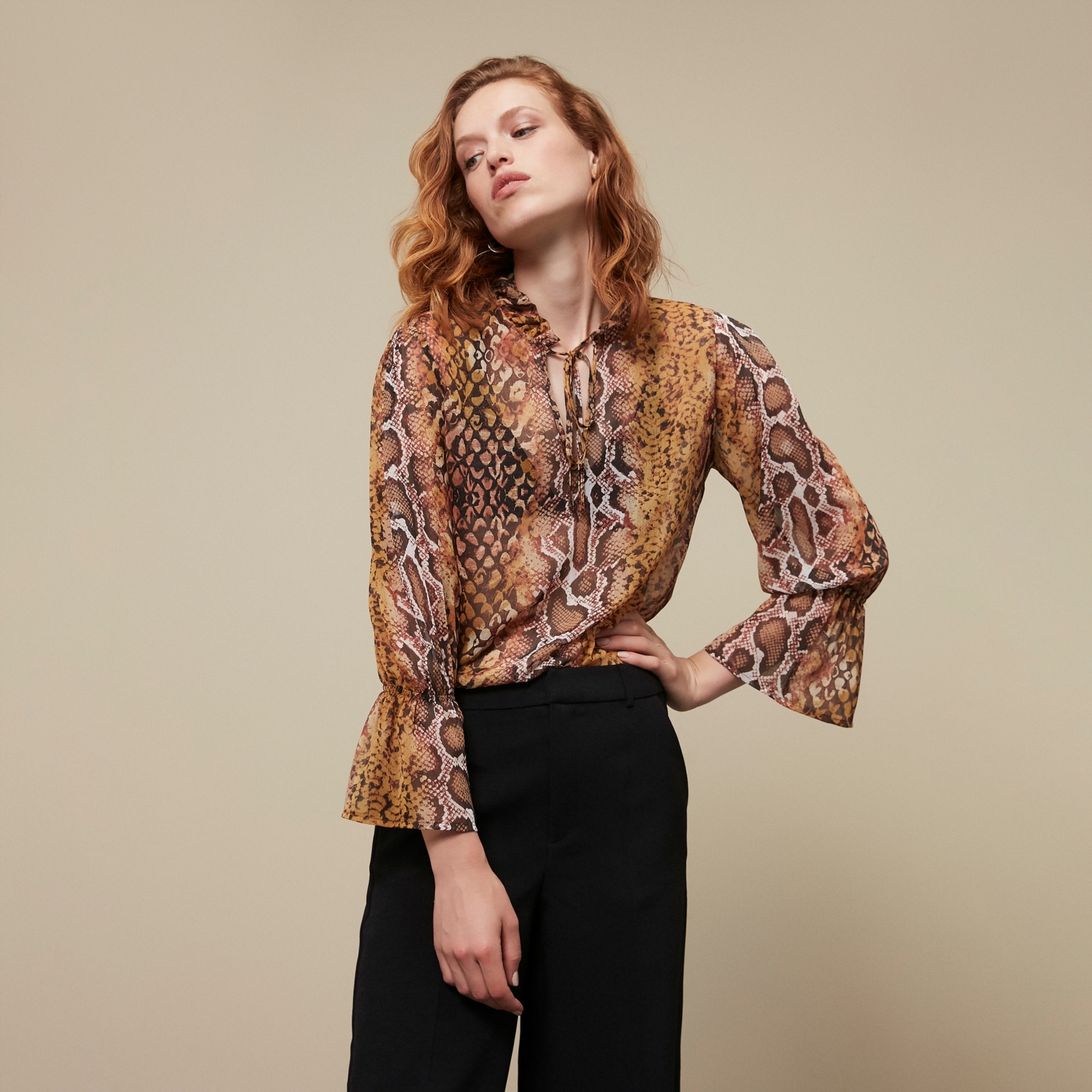 DESENLİ BAĞLAMA DETAYLI BLUZ