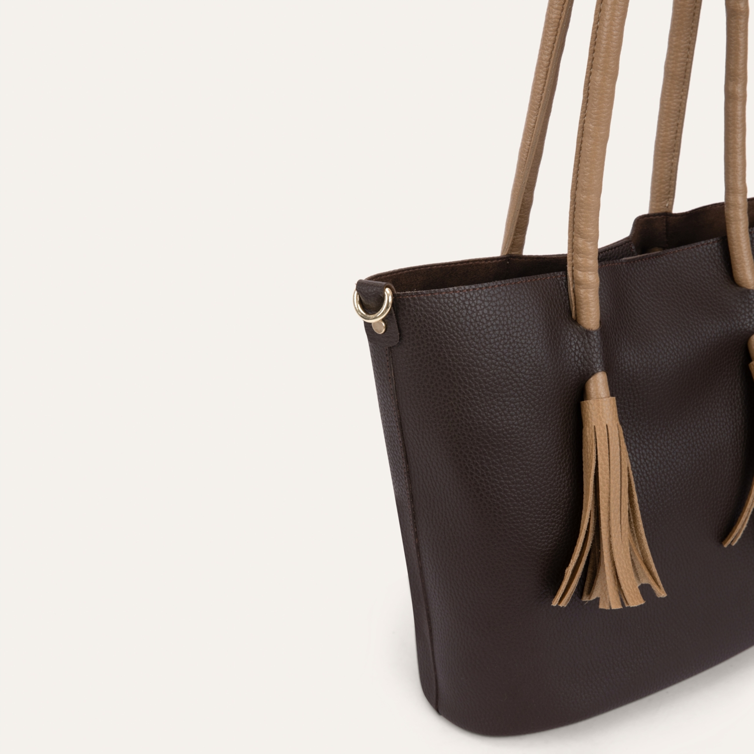 PÜSKÜLLÜ OMUZ ÇANTASI