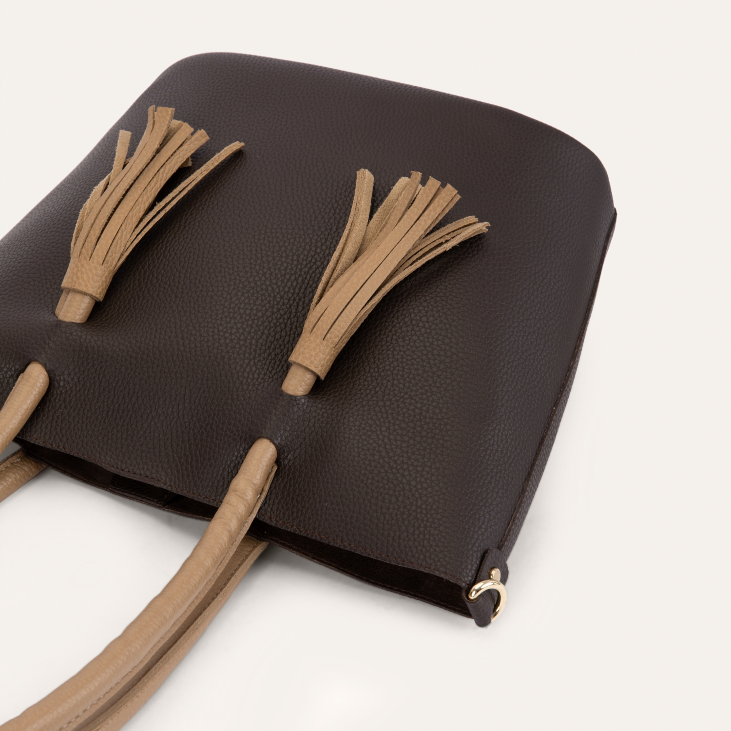 PÜSKÜLLÜ OMUZ ÇANTASI