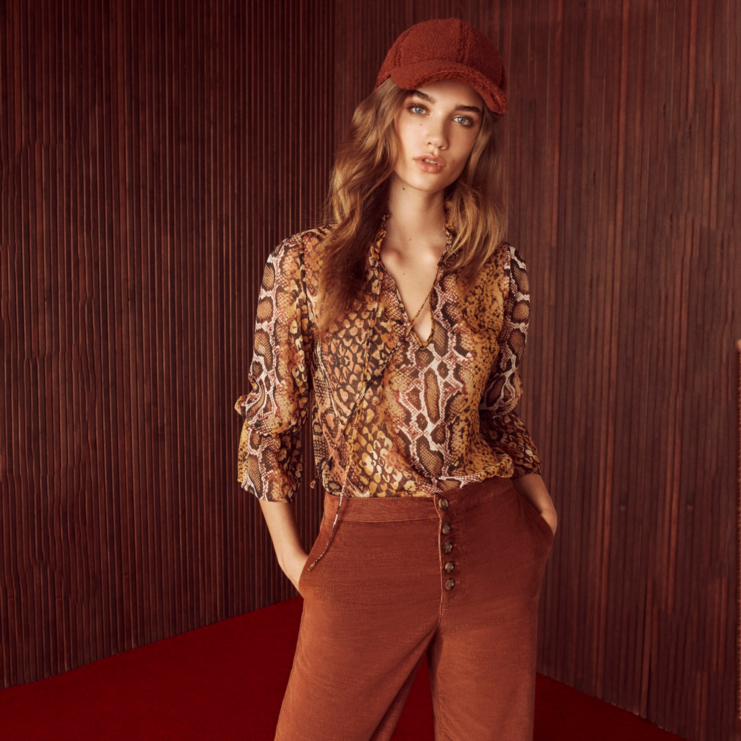 DESENLİ BAĞLAMA DETAYLI BLUZ