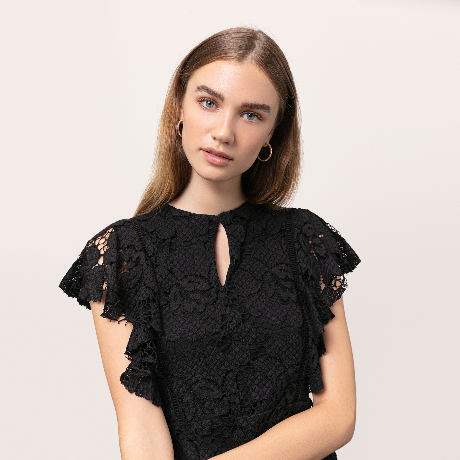 ÇİÇEK DESENLİ DANTELLİ MİDİ ELBİSE