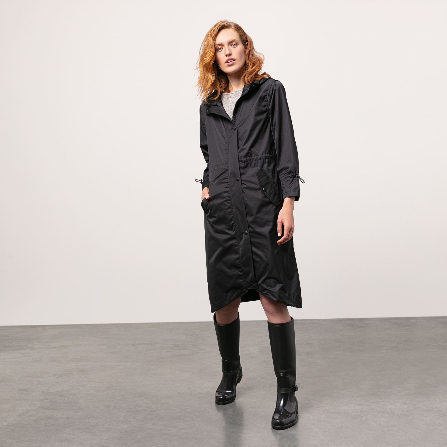 KAPÜŞONLU UZUN YAĞMURLUK