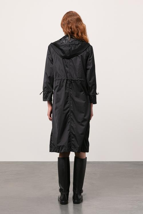 KAPÜŞONLU UZUN YAĞMURLUK