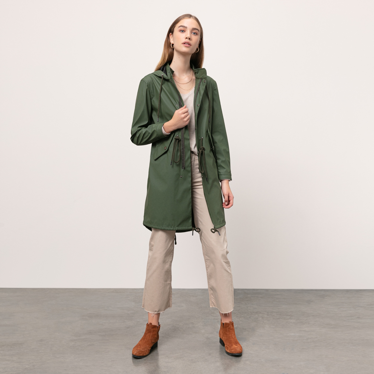 KAPÜŞONLU YAĞMURLUK