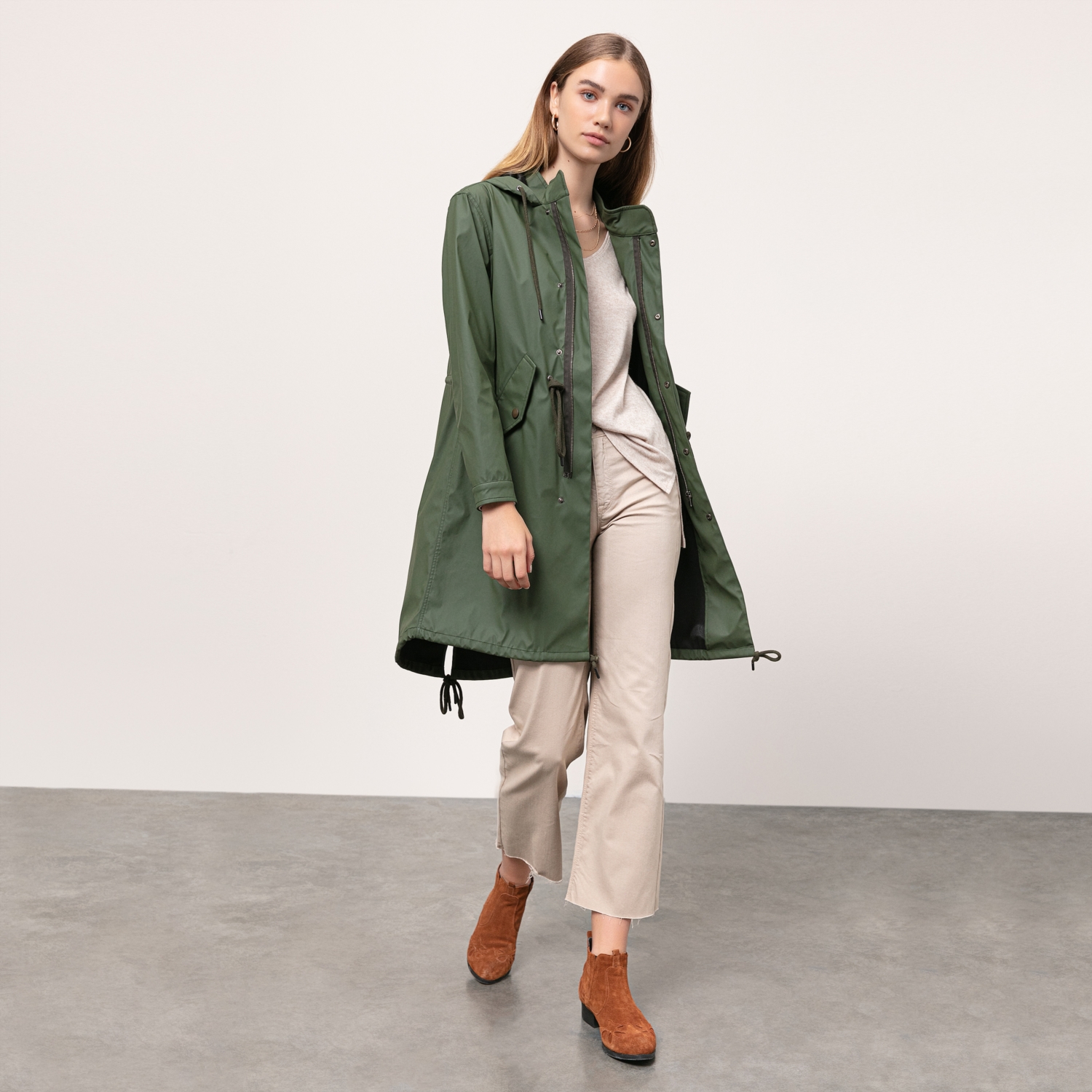 KAPÜŞONLU YAĞMURLUK